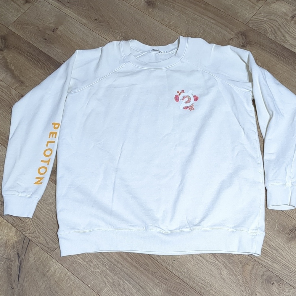 Peloton Floral oversized Everyday cream  Crewneck sweater size Medium - Picture 4 of 9